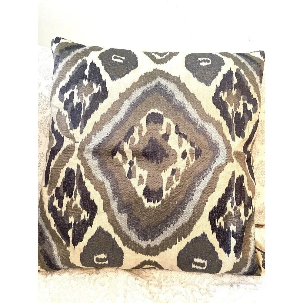 Kim Seybert  Matching Pillow Covers.. Silk Thread 16